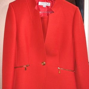 Tahari Skirt Suit size 6